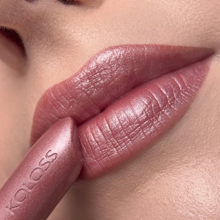 KOLOSS BATOM LIPSTICK 150 - ROSA TEA - CINTILANTE  HIDRATANTE LONGA DURAÇAO ALTA PIGMENTAÇÃO